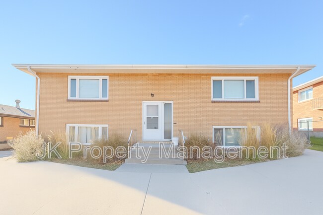 Building Photo - 2100 4th St NE