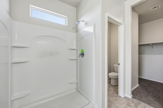 Building Photo - 1033 W Avalon Canyon Dr