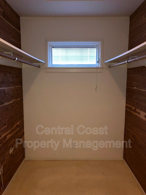 Building Photo - 2884 Sloat Rd