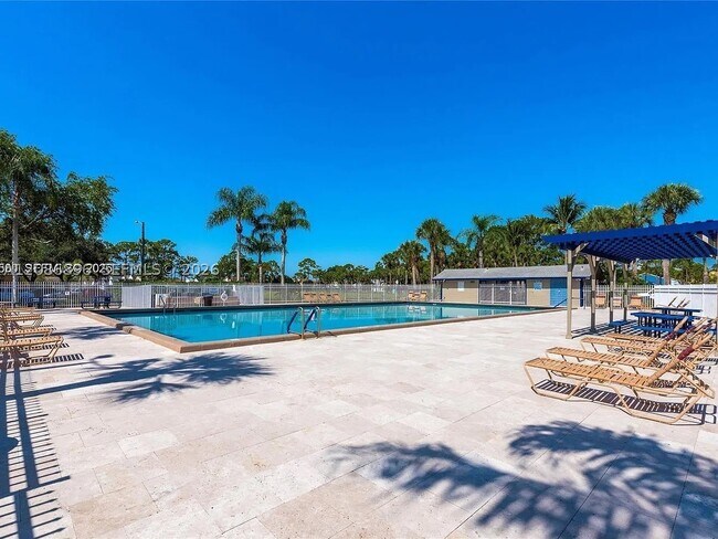Building Photo - 5800 Rambler Rose Way