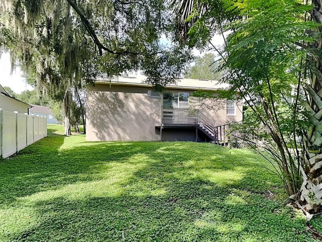 Building Photo - 901 Hilly Bend Dr