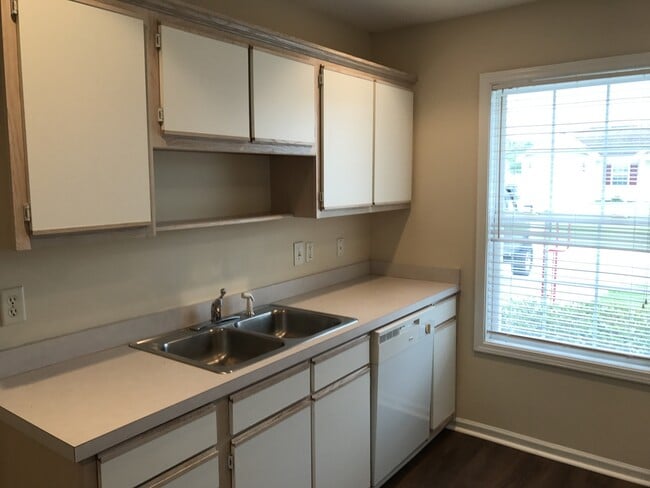 Building Photo - Pet Friendly 3 Bedroom, 2 Bath Home with Garage and Fenced In Back Yard!