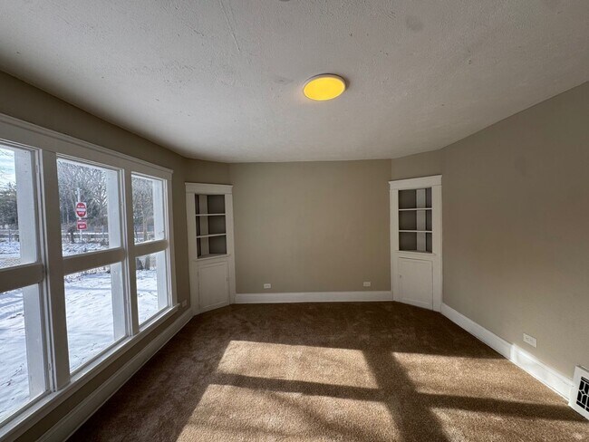 Building Photo - Comfort Meets Convenience: Beautiful 3-Bedroom Single-Family Home  Family-Friendly