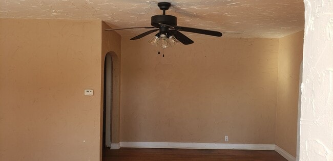 Building Photo - 3 bedroom 1 bath