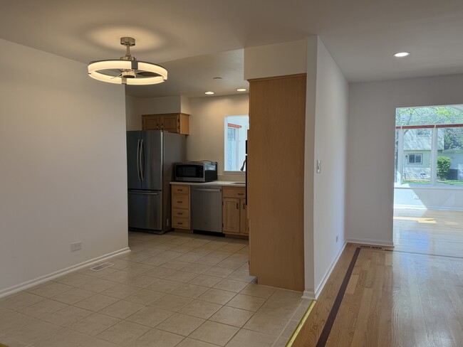 Building Photo - 1161 Parker Ln