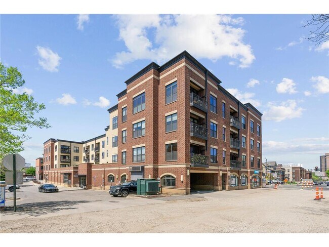 Building Photo - 15 E Franklin Ave