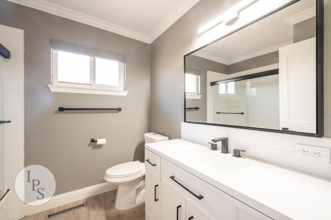 Building Photo - Fresno Eastside Home, 3BR/2BA, Near CSUF –...