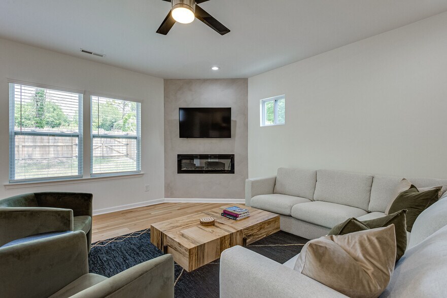 Building Photo - 2501B Whites Creek Pike