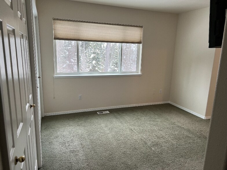 Building Photo - 4766 Grumman St