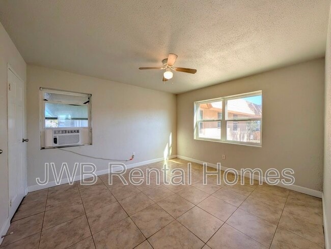 Building Photo - 222 16th Ave N