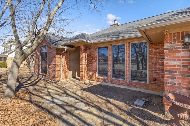 Building Photo - 403 Carolota Ln