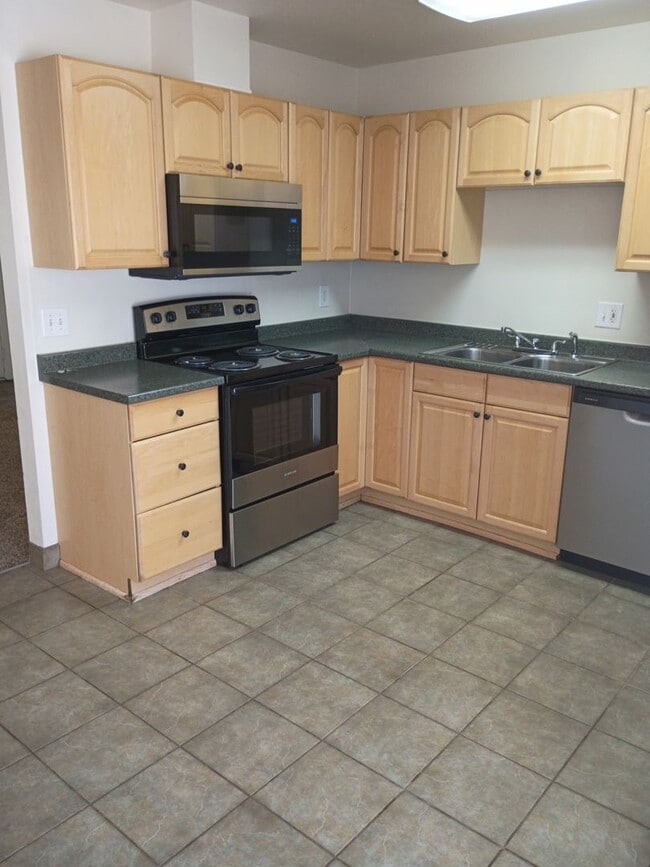 Building Photo - 3225 Lucerne Way