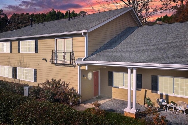 Building Photo - 1468 Briarwood Rd NE