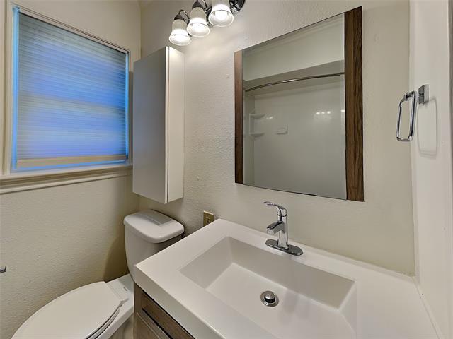 Building Photo - 6442 Bordeaux Ave