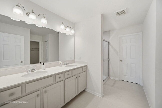 Building Photo - 26305 W Milestone Dr