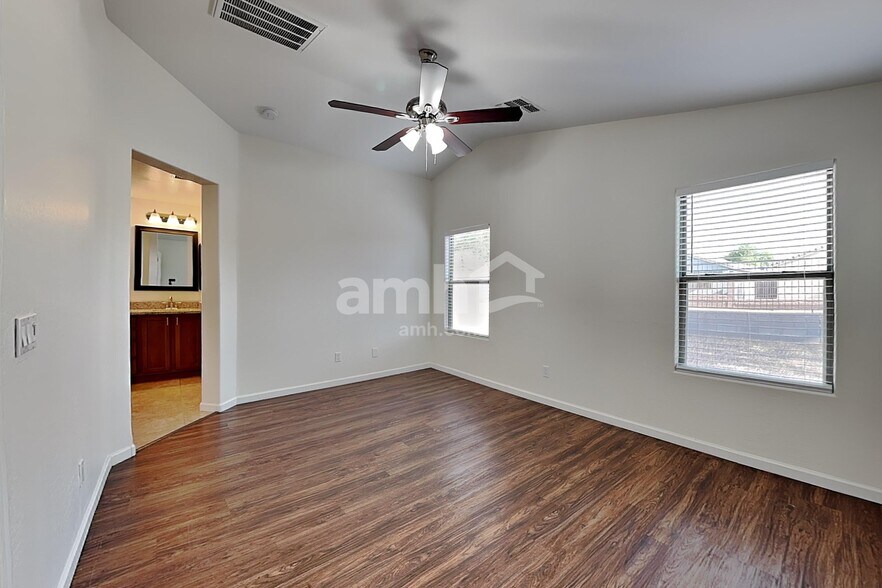 Building Photo - 1417 W Belmont Red Trail