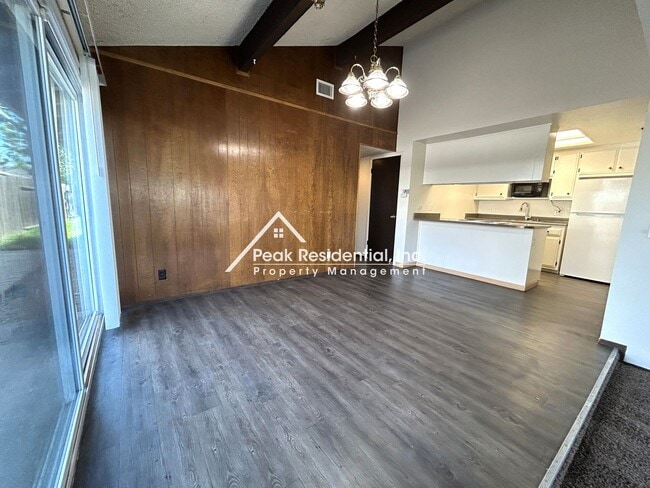 Building Photo - Orangevale 2bd/1ba Duplex with Garage