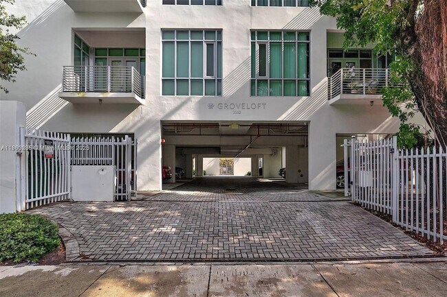 Building Photo - 3062 Bird Ave