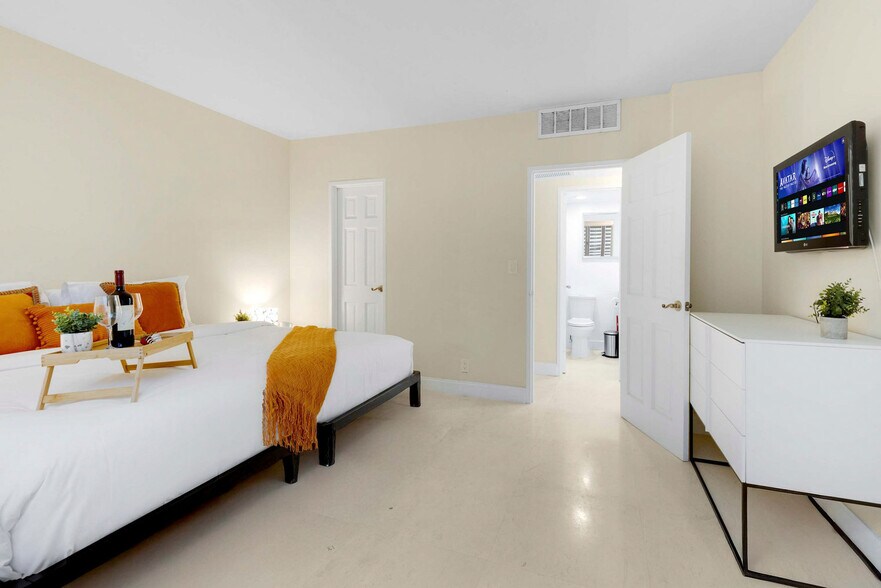 Building Photo - 3901 S Ocean Dr