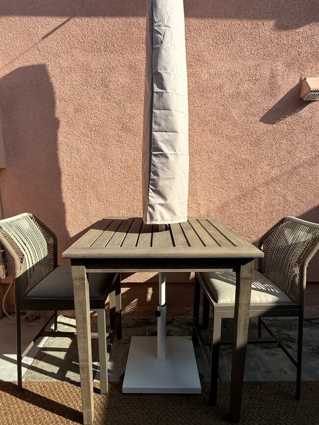 Building Photo - 8507 Croydon Ave