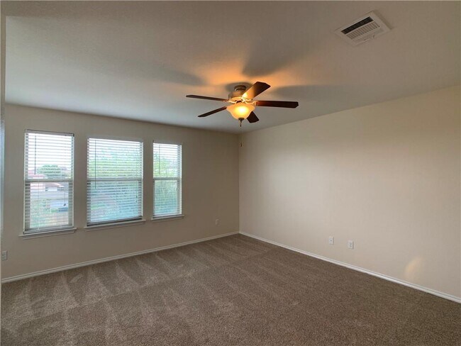 Building Photo - 133 Gina Dr