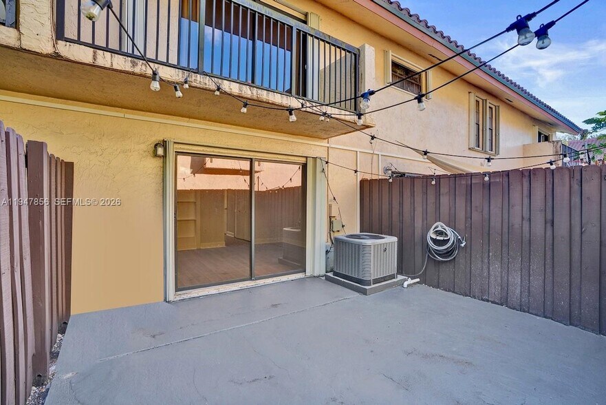 Building Photo - 10102 SW 77th Ct