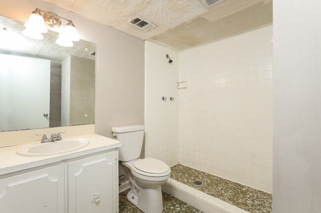 Building Photo - 1113 Rowell St