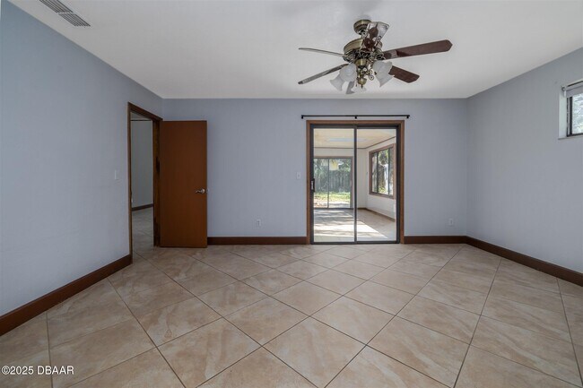 Building Photo - 909 Brookside Dr