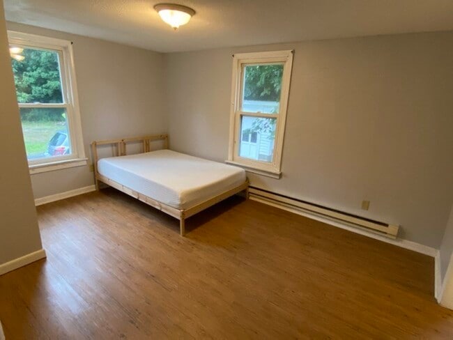 Building Photo - 57 Chestnut St