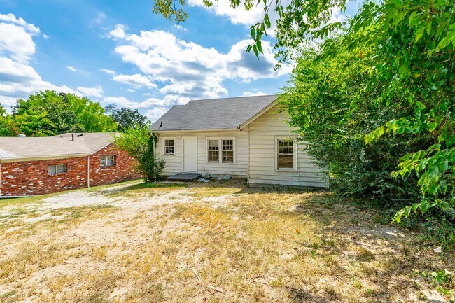 Building Photo - 3609 Ridgeside Rd