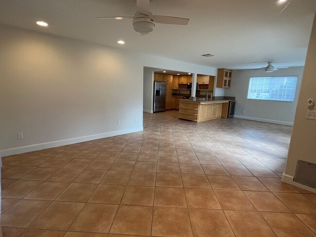 Building Photo - Beautiful 4 Bed | 3 Bath Home in Santee with Downstairs Bedroom & Full Bath!