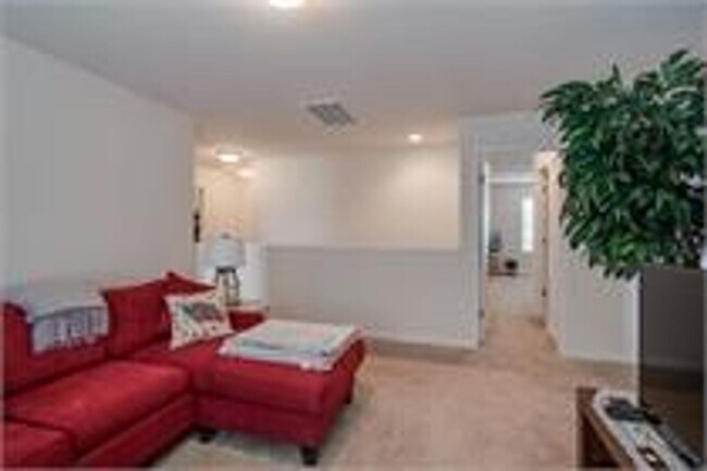 Building Photo - Beautiful 4bd 2.5ba home with Community Am...