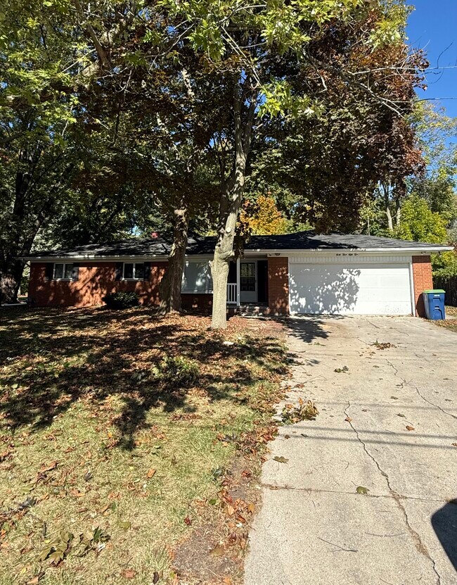 Building Photo - 4352 Clement Dr