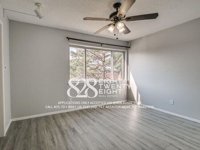 Building Photo - *AVAILABLE NOW!* Spacious 3 Bed/2.5 Bath Condo in East Norman!