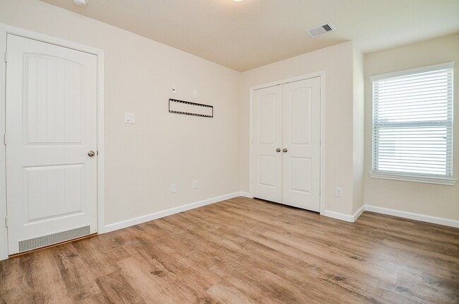 Building Photo - 10926 Clearsable Ln