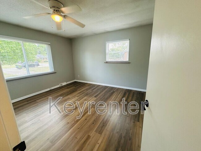 Building Photo - 11629 S Williamsburg Dr