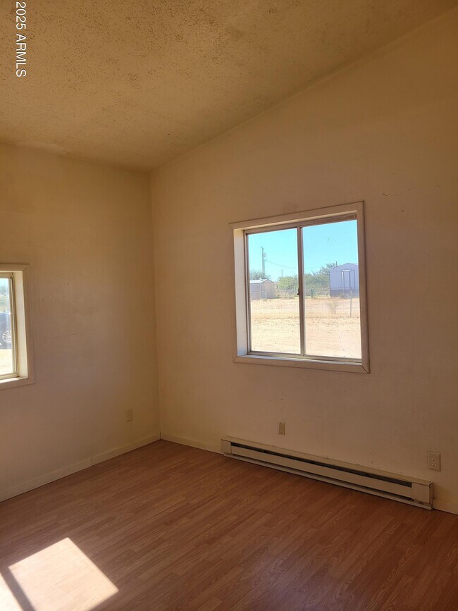 Building Photo - 2548 N Calle Tercero