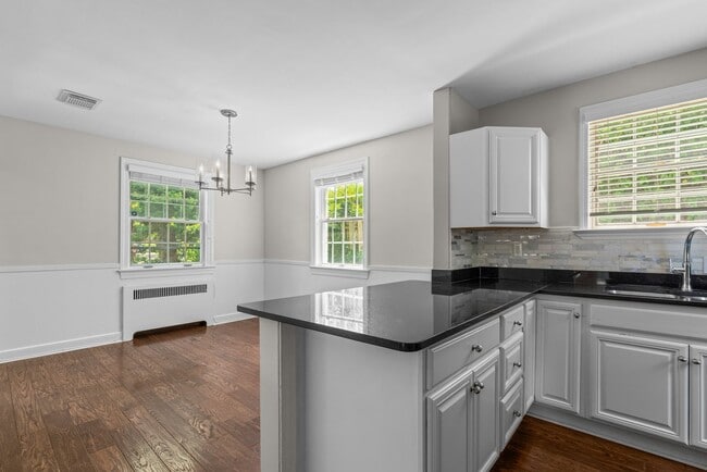 Building Photo - 3 Bed 3 Bath - Bethesda Colonial - Move-In...