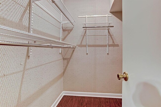 Building Photo - 405 Hawthorne St