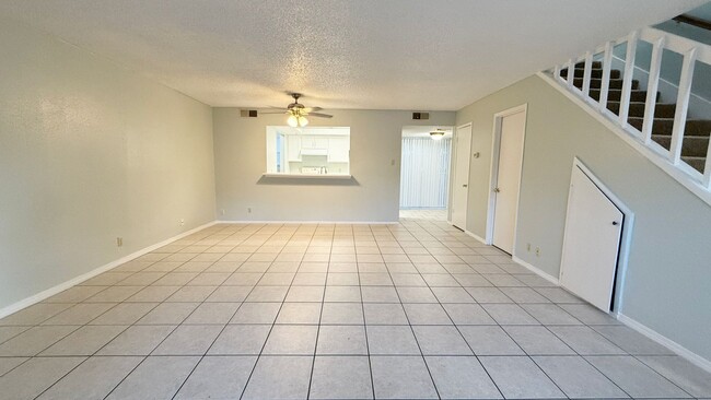 Building Photo - 2 Bedroom Townhome available for Immediate...