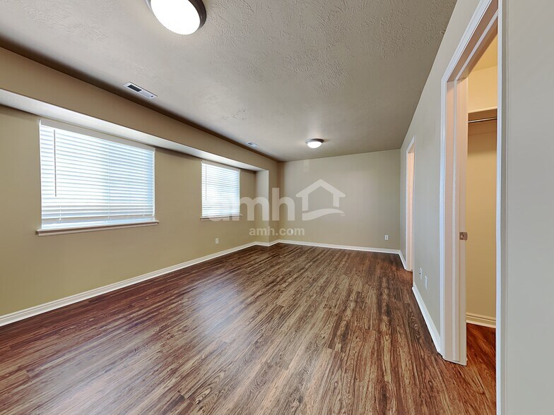 Building Photo - 4482 Heritage Dr