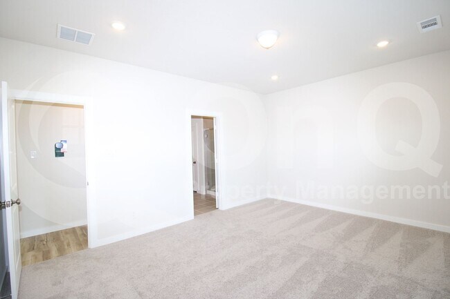 Building Photo - 330 Fire Rock Dr