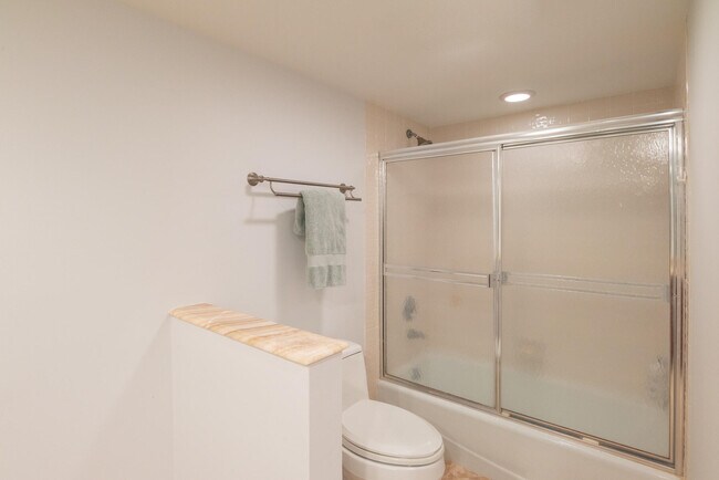 Building Photo - 5070 N Ocean Dr