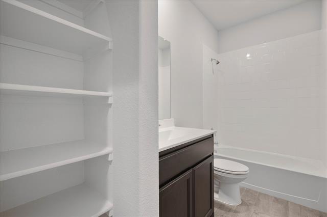 Building Photo - 2220 Barnwell Dr