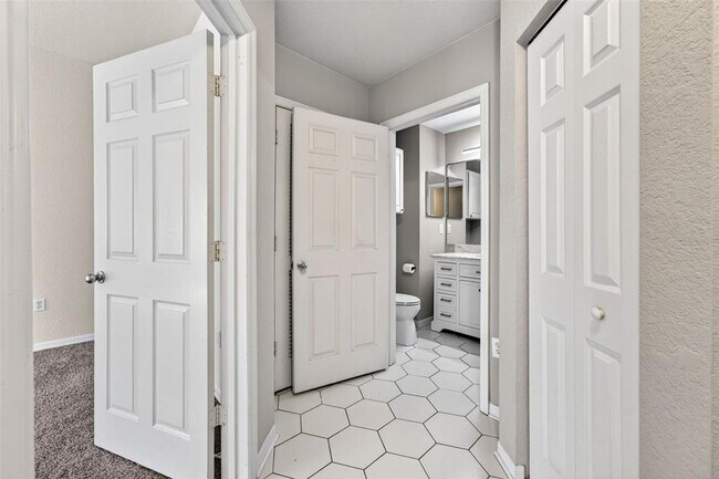Building Photo - 105 S Bradford Bch Ct