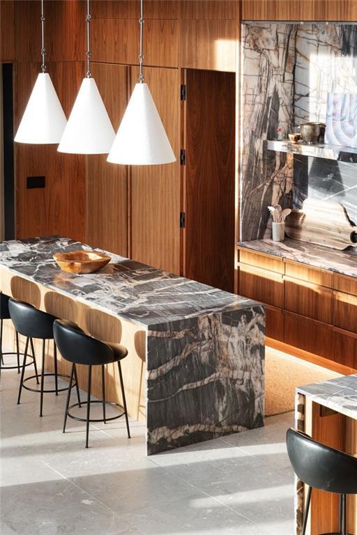 Building Photo - 725 Rocky Point Dr