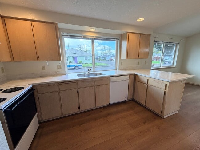 Building Photo - r286