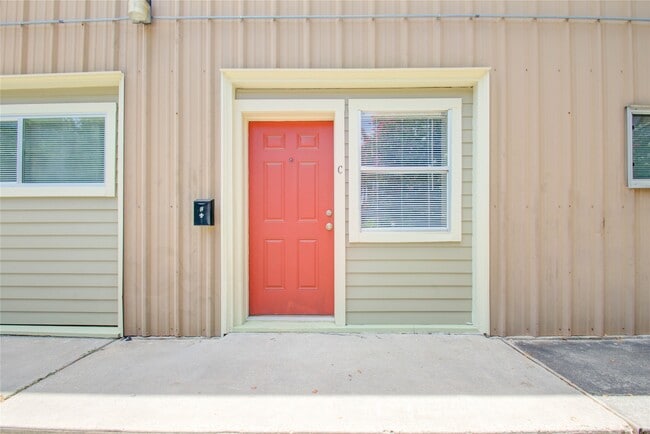 Building Photo - 6503 Mapleridge St