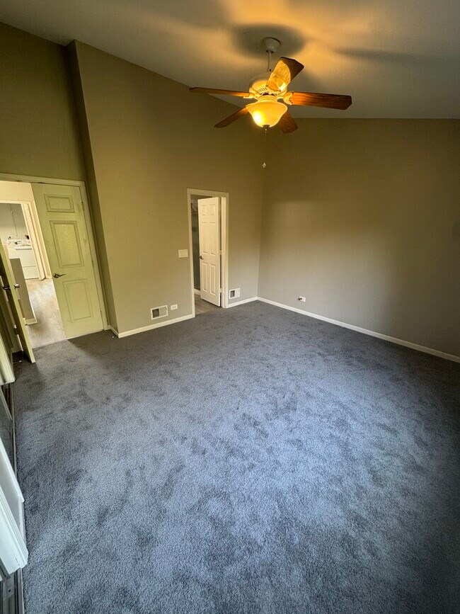 Building Photo - 378 White Oak Ln