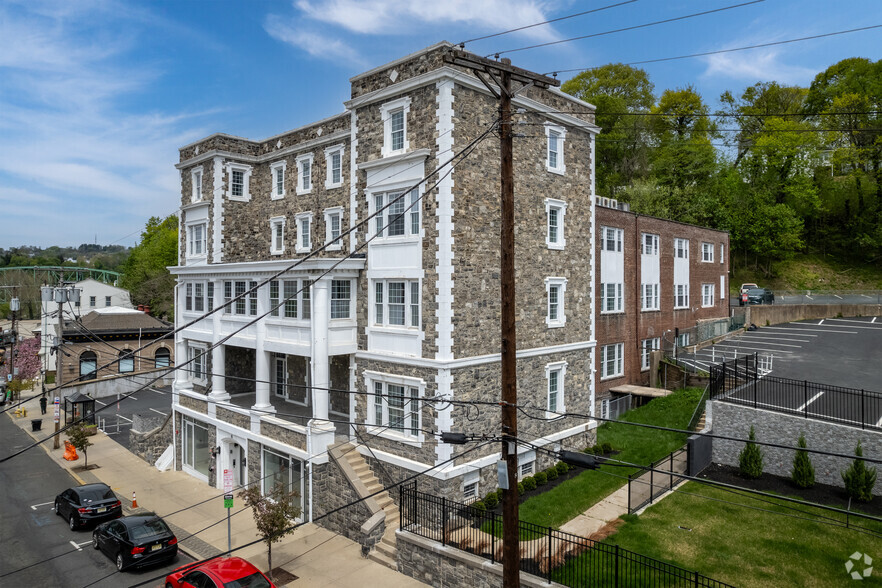 Building Photo - 75 S Main St